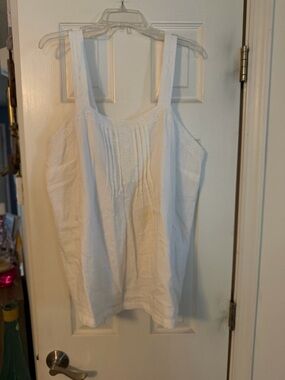 Classic White Sleeveless Cotton Tank Top - Lightweight Women's Top